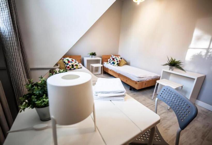 اتاق استاندارد با سرویس بهداشتی مشترک, Bi Pi Hostel