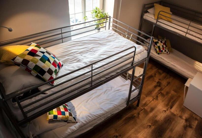 اتاق خانوادگی با سرویس بهداشتی مشترک, Bi Pi Hostel