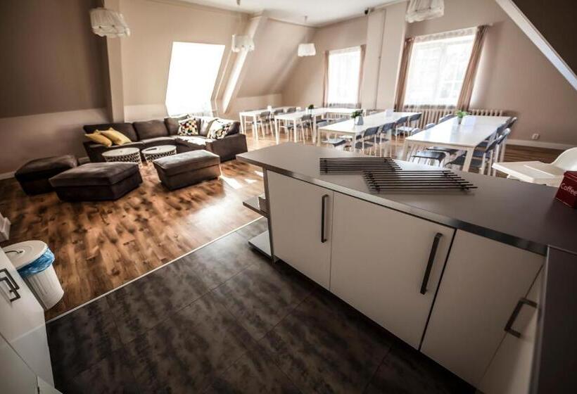 اتاق اکونومی, Bi Pi Hostel