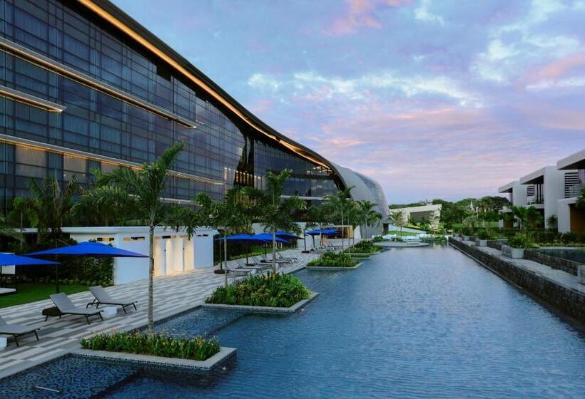 اتاق اجرایی با تخت بزرگ, Dusit Thani Laguna Singapore