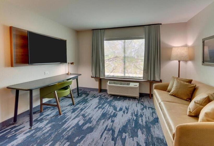 스위트, Fairfield Inn & Suites Warsaw