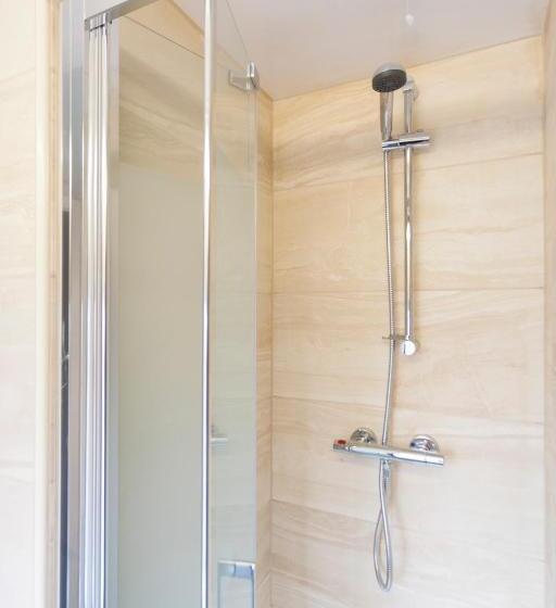 Семейный Номер Совместный Санузел, Fenham Hotel Express