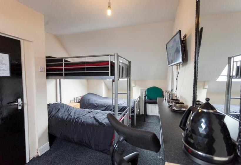 Четырехместный Номер Стандарт, Fenham Hotel Express