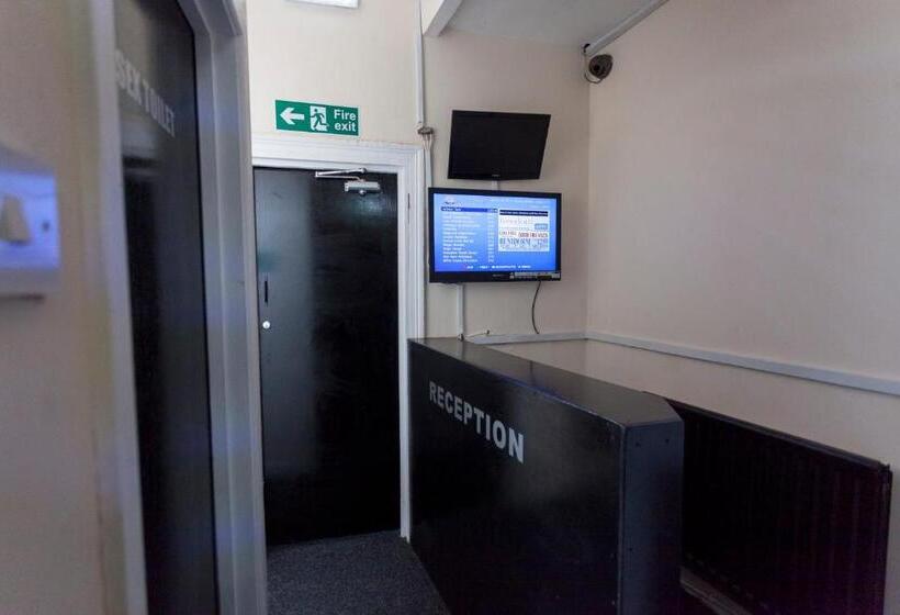 Четырехместный Номер Стандарт, Fenham Hotel Express