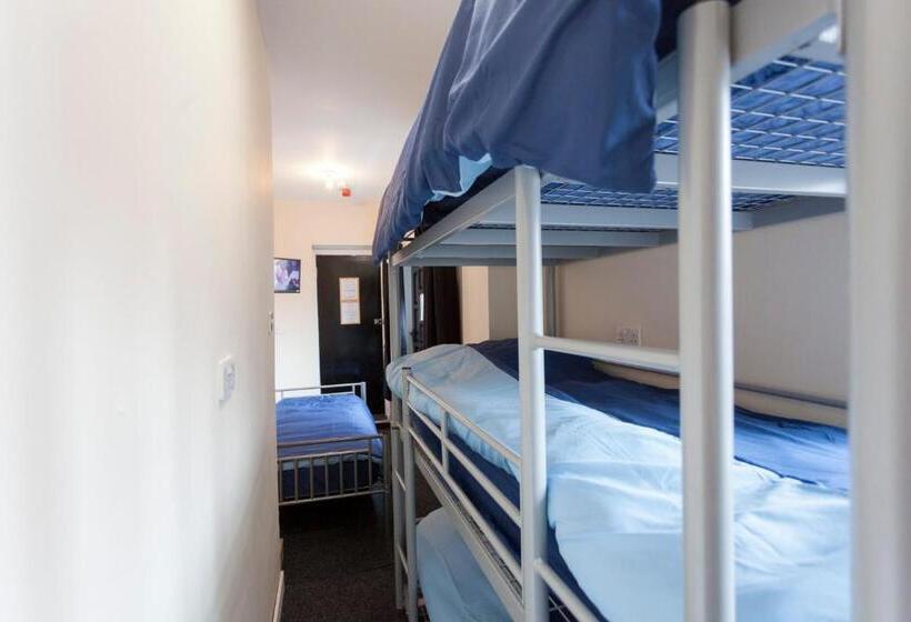 Четырехместный Номер Стандарт, Fenham Hotel Express