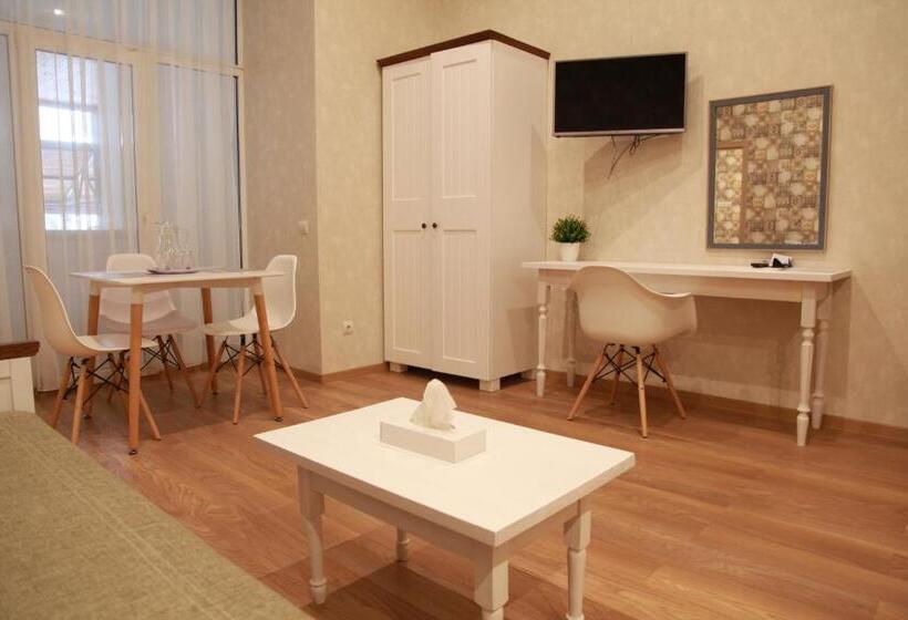 סוויטה משפחתית, Wine & Rose Boutique