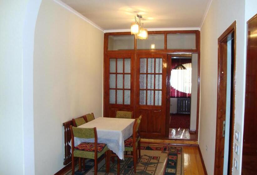 آپارتمان 3 خوابه, Guest House Vip