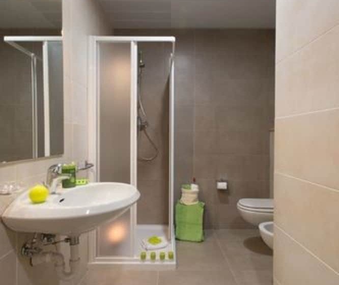 标准三人间, B&b Hotel Milano Ornato
