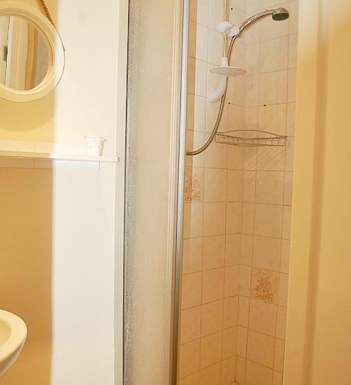Семейный Номер, Saint Cadfans Lodge