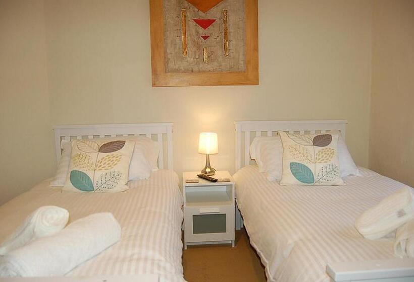 Номер Стандарт, Saint Cadfans Lodge