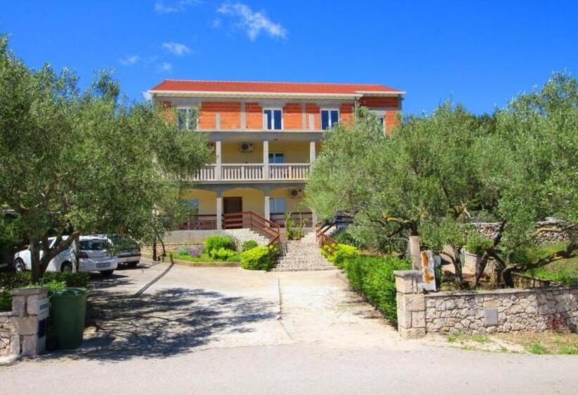 Апартаменты 2 Спальни Вид на Море, Apartments Veselka
