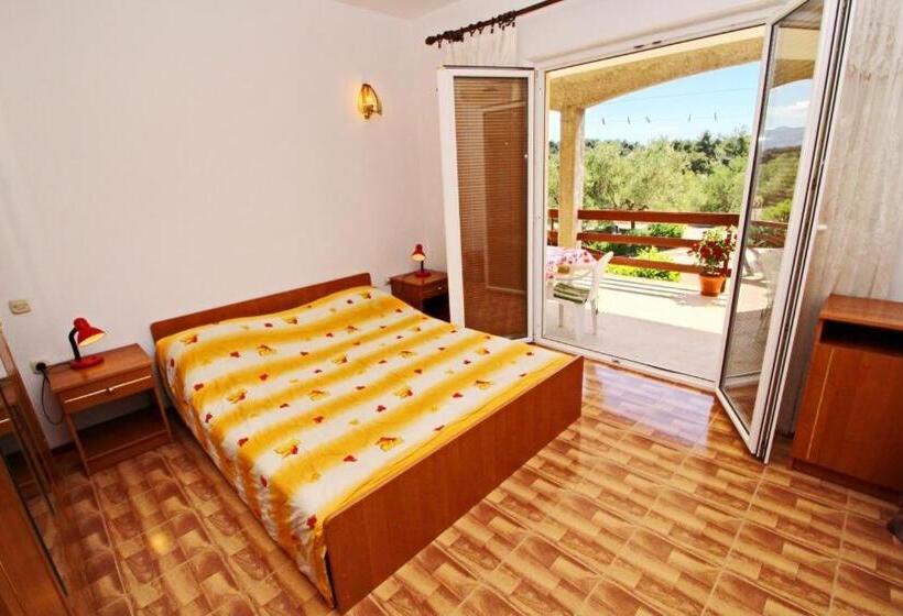 آپارتمان 1 خوابه با چشم‌انداز باغ, Apartments Veselka
