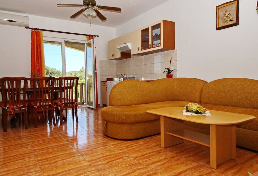 آپارتمان 1 خوابه با چشم‌انداز باغ, Apartments Veselka