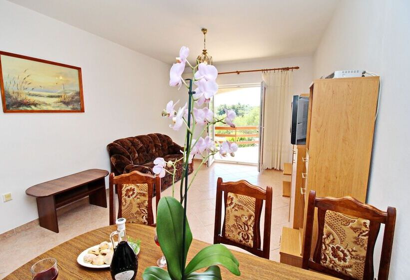 آپارتمان 2 خوابه با چشم‌انداز دریا, Apartments Veselka