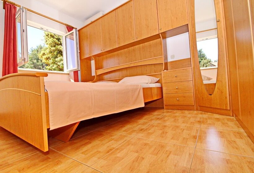 Апартаменты 1 Спальня Вид на Сад, Apartments Veselka