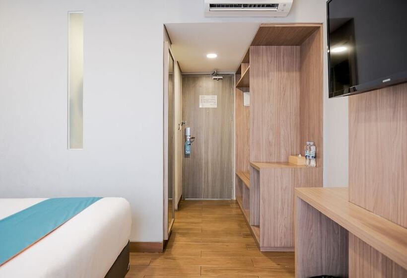 Номер Deluxe, Sans Hotel Puri Indah Jakarta