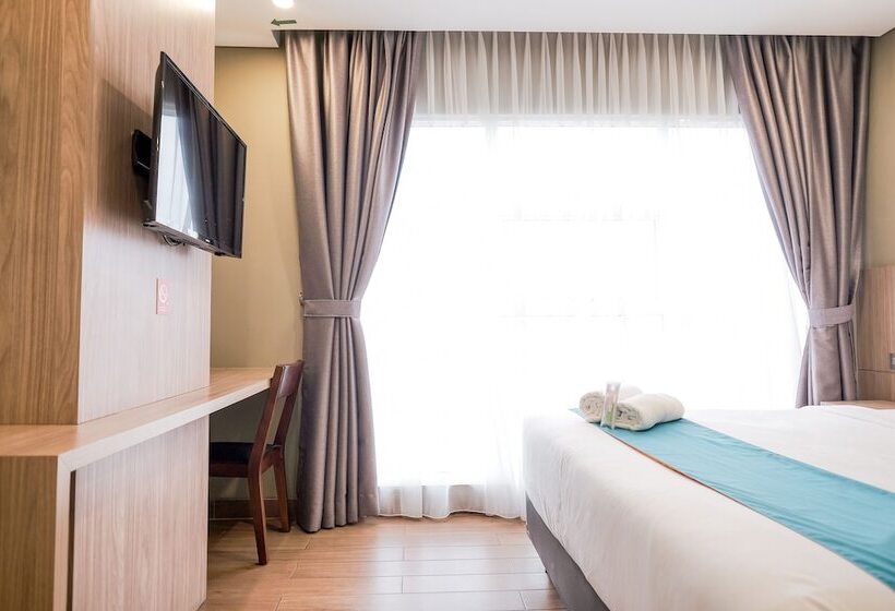 Люкс, Sans Hotel Puri Indah Jakarta