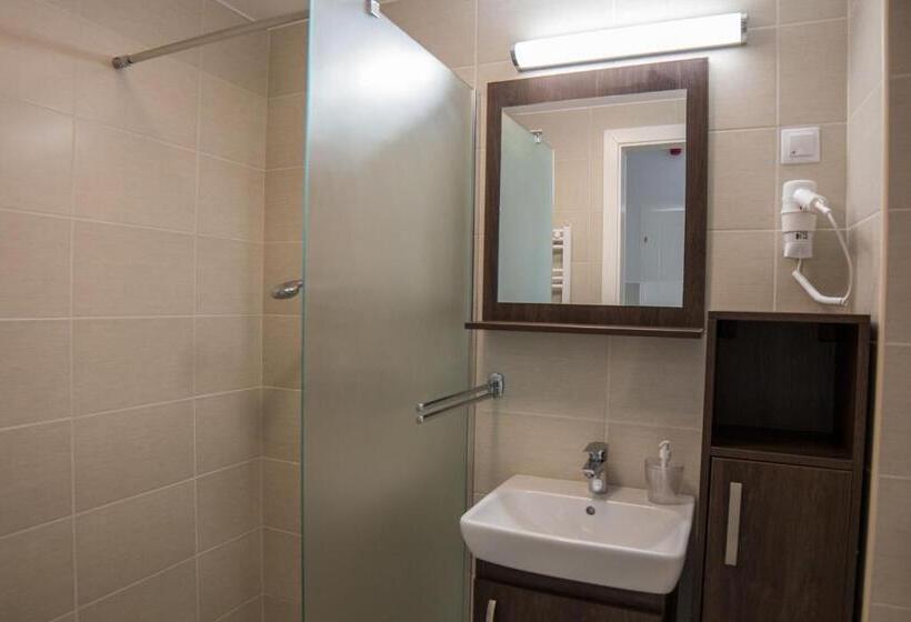 استودیوی استاندارد, Mecset Apartman