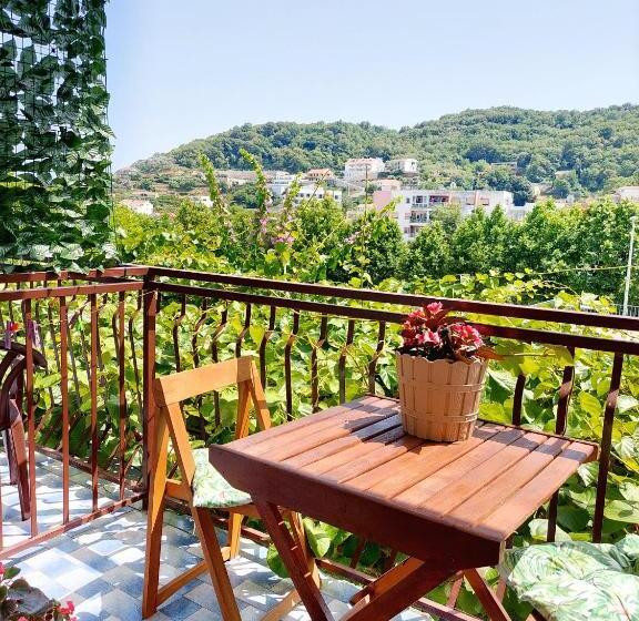 اتاق استاندارد سه تخته با بالکن, Guesthouse Dona