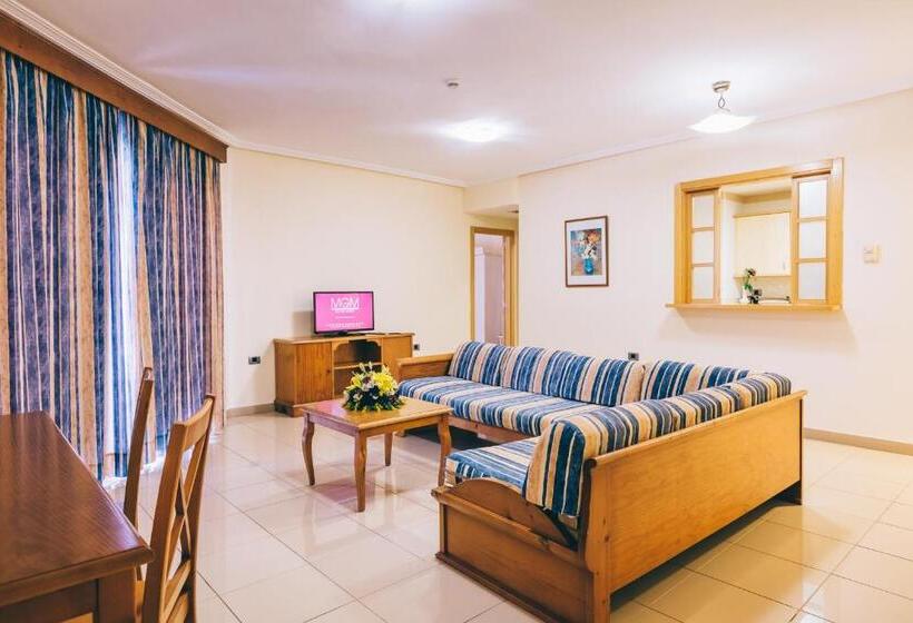 Семейный Номер Вид на Бассейн, Grand Muthu Golf Plaza Hotel & Spa