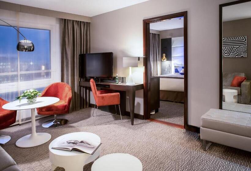 Junior Suite King Size Bed, Sofitel Warsaw Victoria