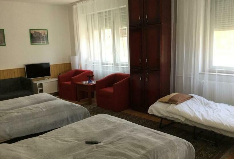 Четырехместный Номер Стандарт, Avas Apartman