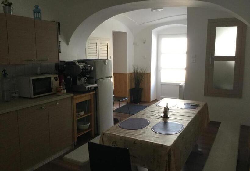 Четырехместный Номер Стандарт, Avas Apartman
