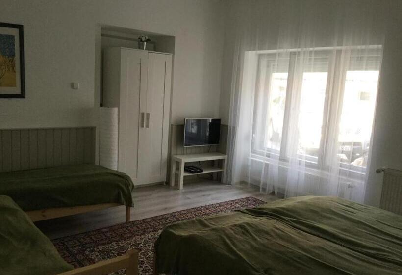 Четырехместный Номер Стандарт, Avas Apartman