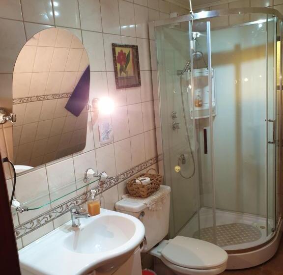 패밀리 룸 공용 욕실, La Casa Guesthouse