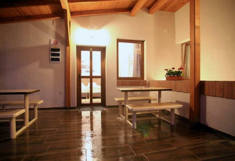 Четырехместный Номер Стандарт, Pizza Tábor Apartman