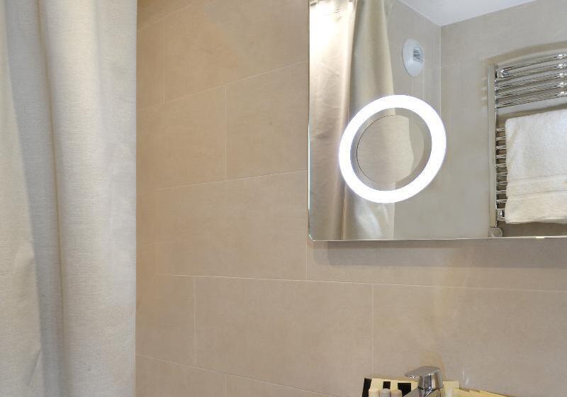 اتاق راحتی, Hôtel Dalila