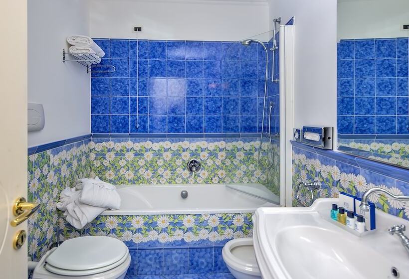 Семейный Номер Вид на Море, Relais Maresca Luxury Small Hotel & Terrace Restaurant