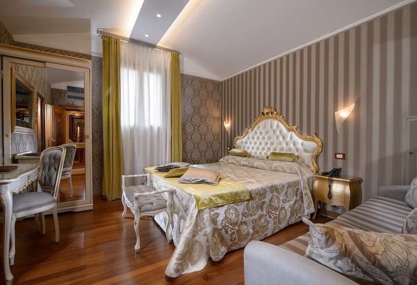 اتاق استاندارد سه نفره, Santa Marina