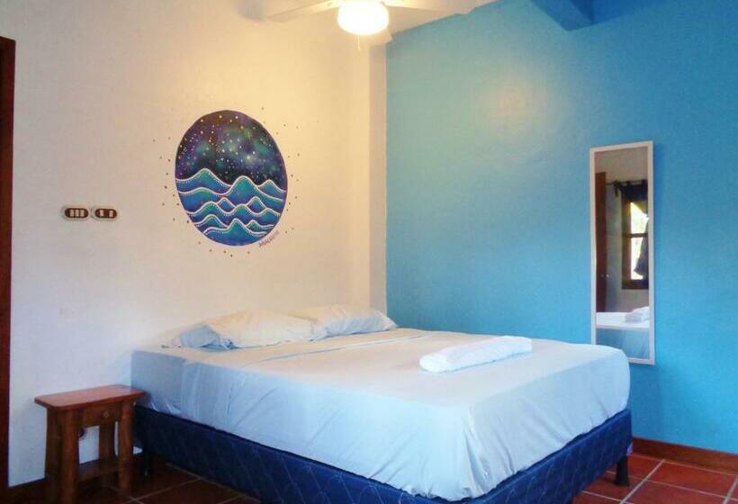 اتاق لوکس با بالکن و چشم‌انداز دریا, Livingston Resort