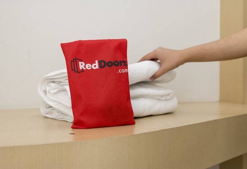 Номер Стандарт, Reddoorz Plus At Hawai Inn Near Mall Of Panakukang