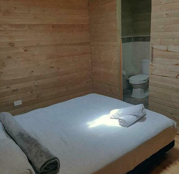 חדר דלוקס, Cloud9 Hostel
