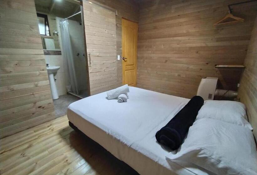 חדר דלוקס, Cloud9 Hostel
