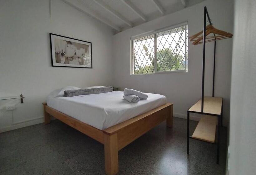 חדר דלוקס, Cloud9 Hostel