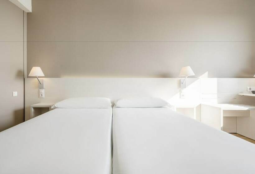 غرفة قياسية, Ilunion Valencia 3