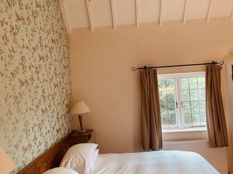 חדר סטנדרט, The Thatched Cottage Inn