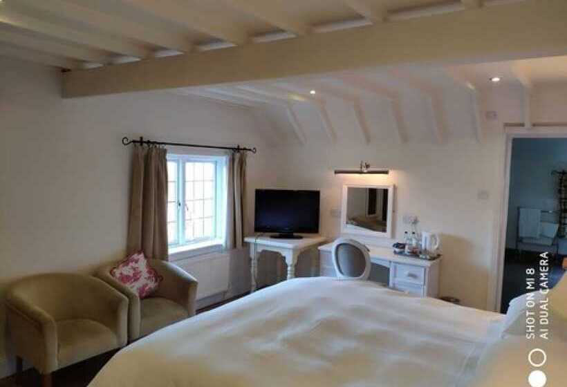 חדר סופריור, The Thatched Cottage Inn