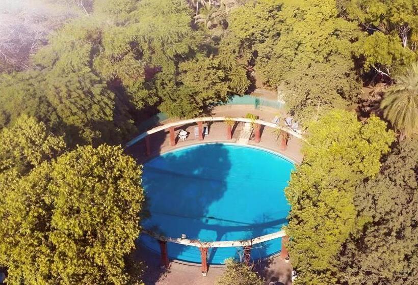 اتاق استاندارد با بالکن, Nilambag Palace