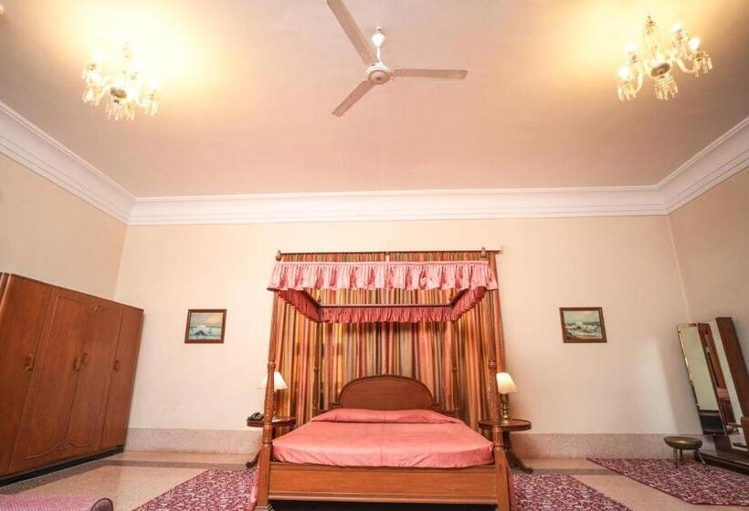 اتاق استاندارد با بالکن, Nilambag Palace