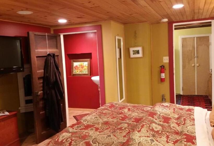 Номер Deluxe, Stone Manor Boutique Inn