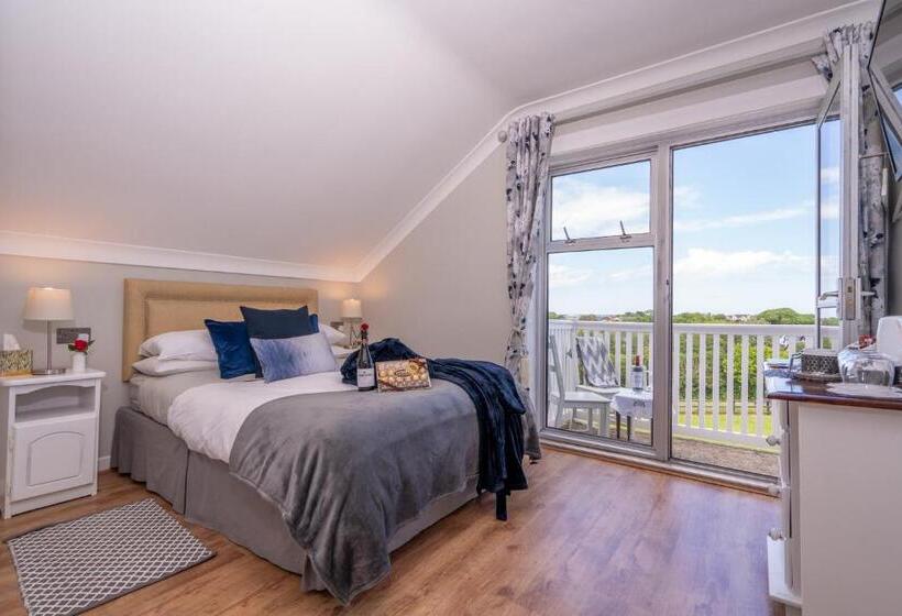 Номер Deluxe Вид на Море с Балконом, Coral Gables Guesthouse & Campsite