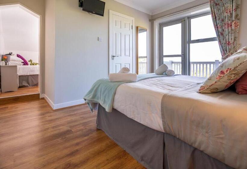 Семейный Номер, Coral Gables Guesthouse & Campsite