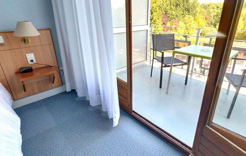 Номер Стандарт, Logis Hotel Maison Carrée Restaurant O Carré Dart