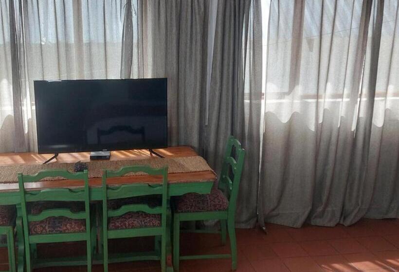 إستديو عائلى, Geluksdam Guest House