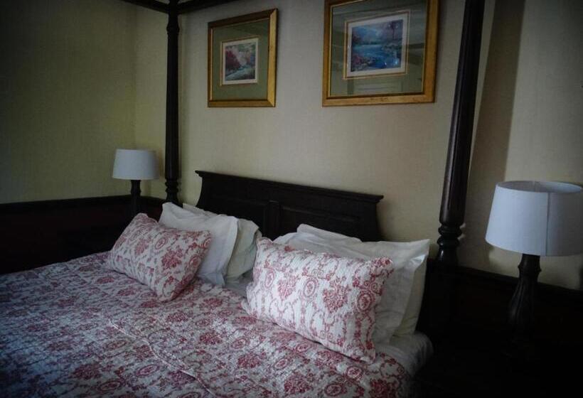 Номер Superior, The Historic Pig And Whistle Inn