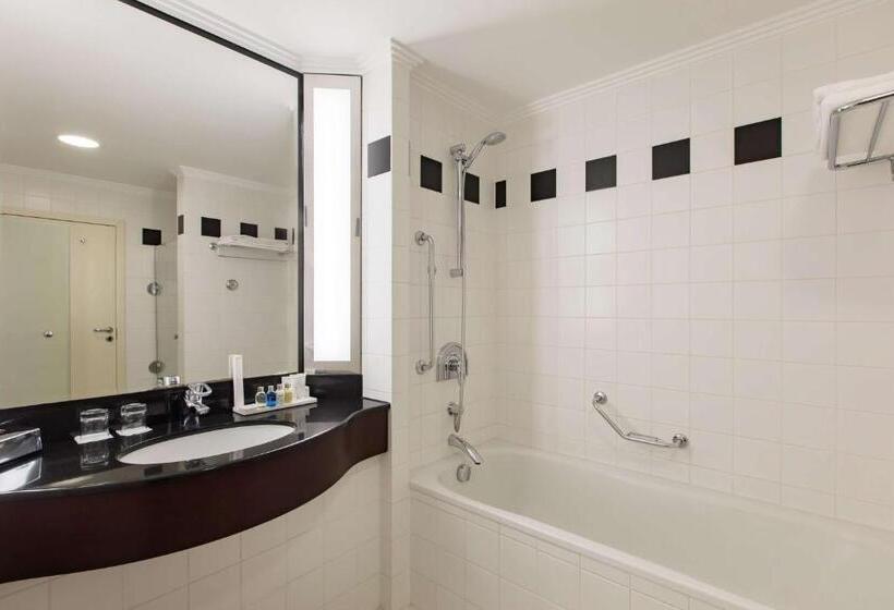 سوئیت جونیور با چشم‌انداز, Radisson Blu Carlton Hotel, Bratislava